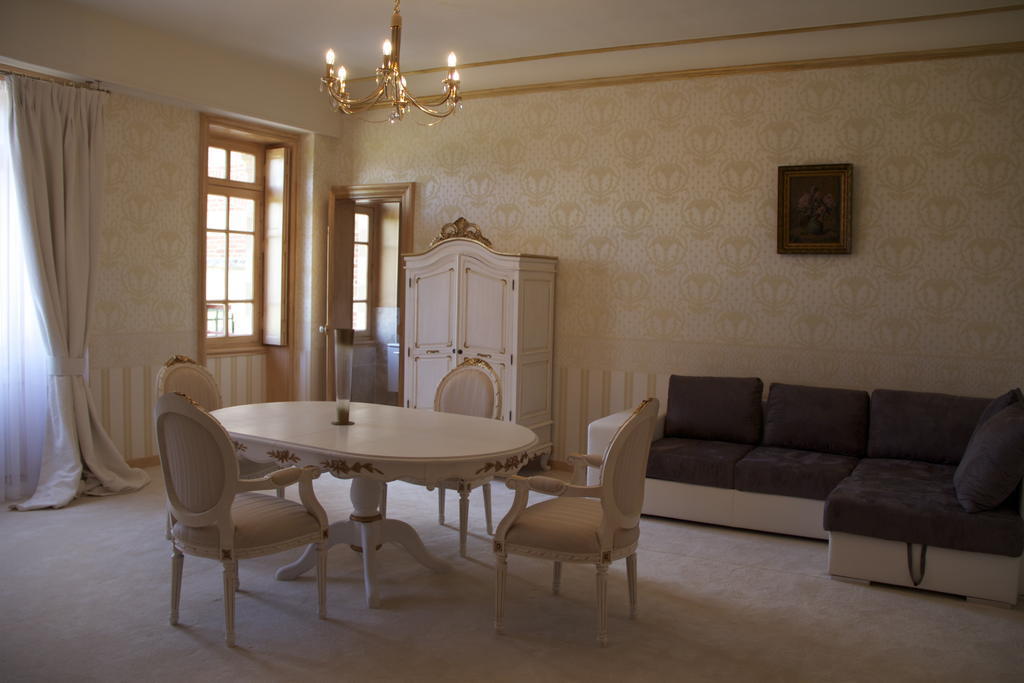 Chateau De Beguin Lurcy-Lévis 部屋 写真